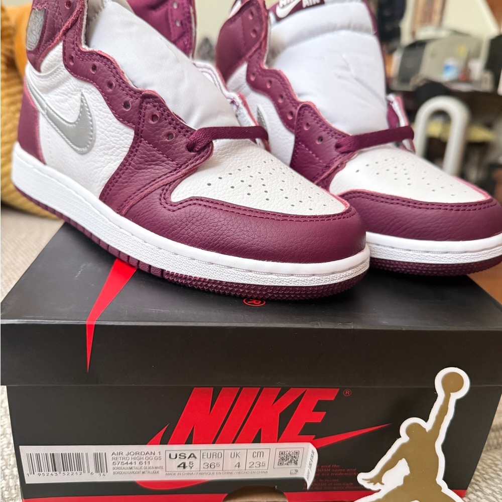 NWT Nike air jordan retro 1 Bordeaux